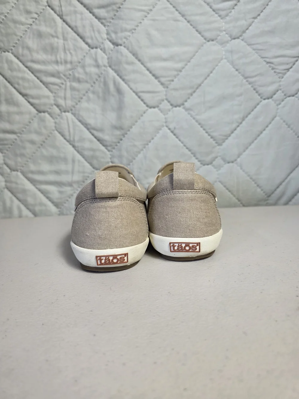 Taos Dandy Women's 8.5 Gray Athletic Running Sneakers Slip-On Round Toe Low Top